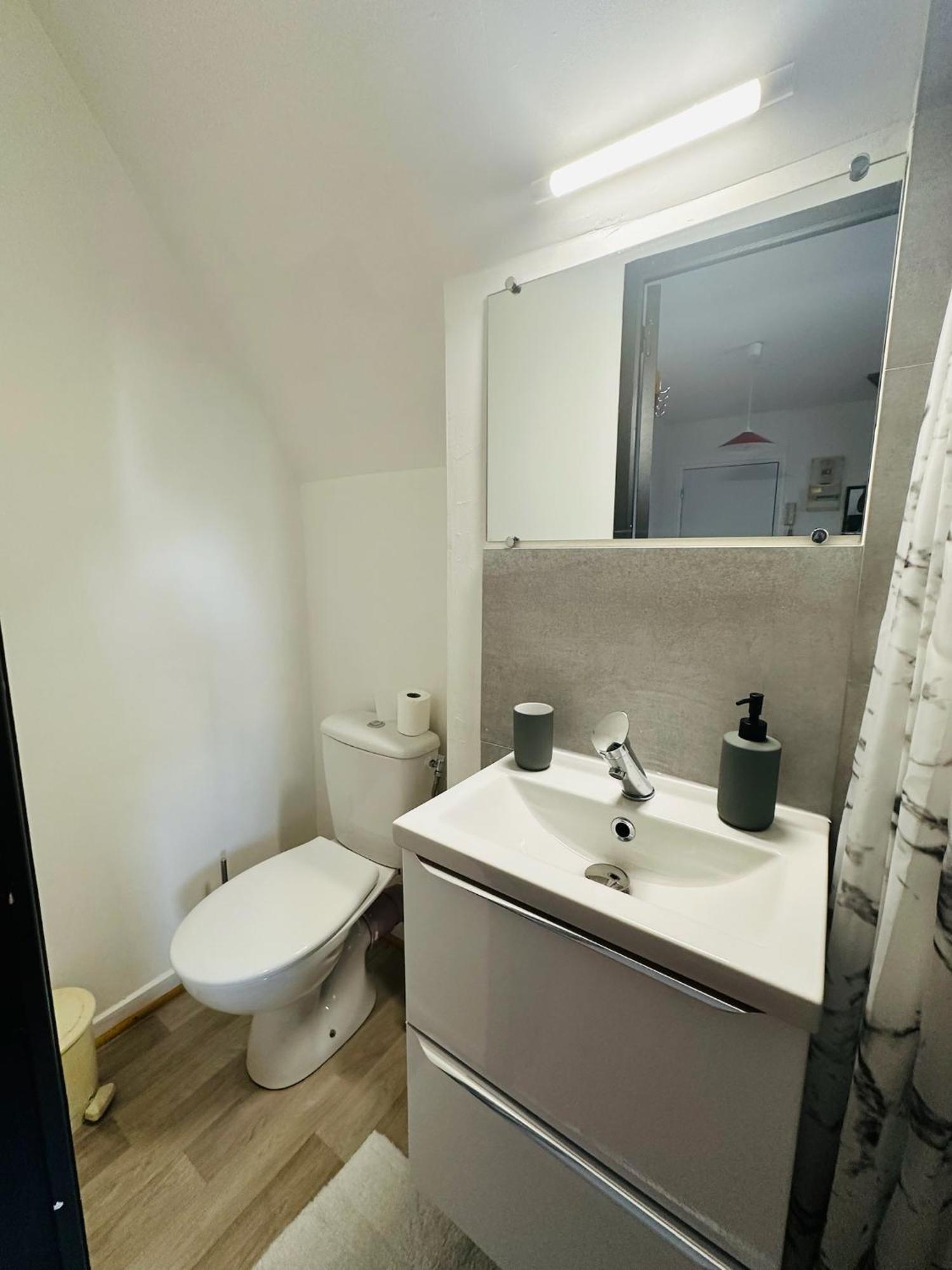 Studio 12 Proche Centre Ville Avec Wifi Parking Troyes Eksteriør billede